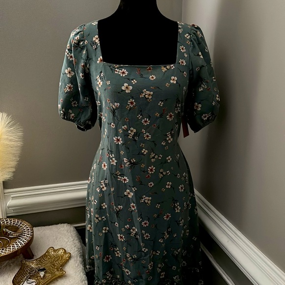 Just Found Floral Sage Green Cottage-core midi dress. NWT 🌿 - Picture 3 of 11